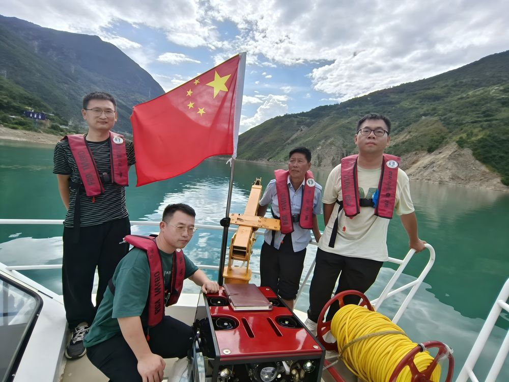 16、凉山彝族自治州某水库水下机器人水质取样