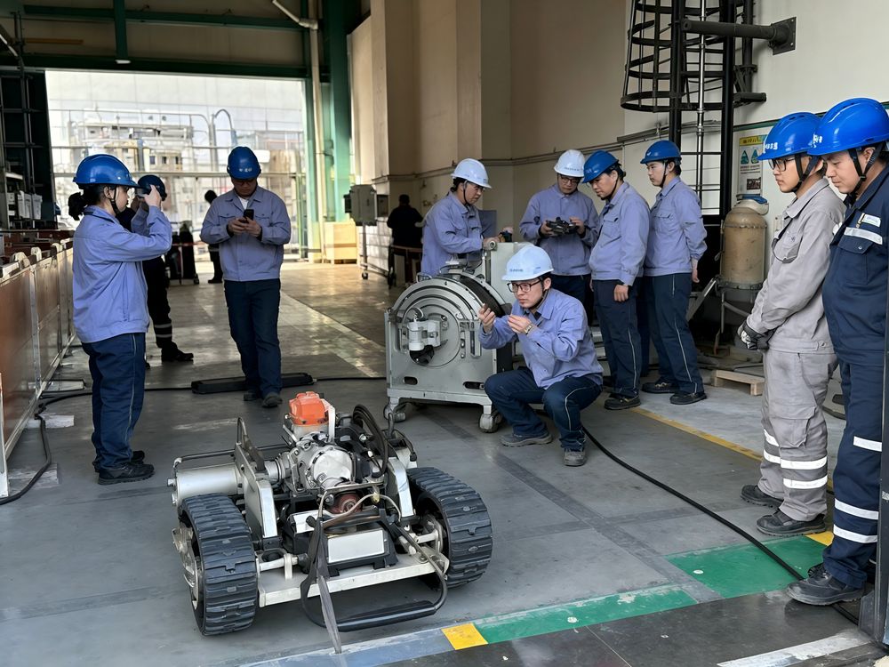 23、核电污泥池小型智能清淤机器人应用